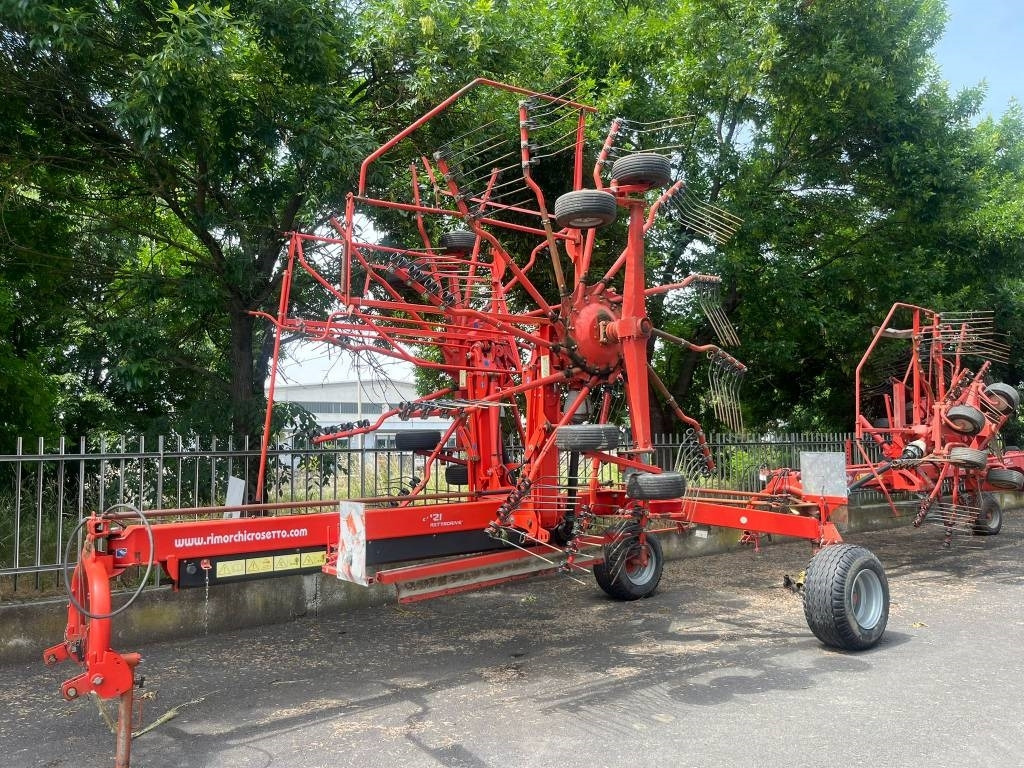 Kuhn GA 8121 - Hövändare: bild 1 Kuhn GA 8121 - Hövändare: bild 1