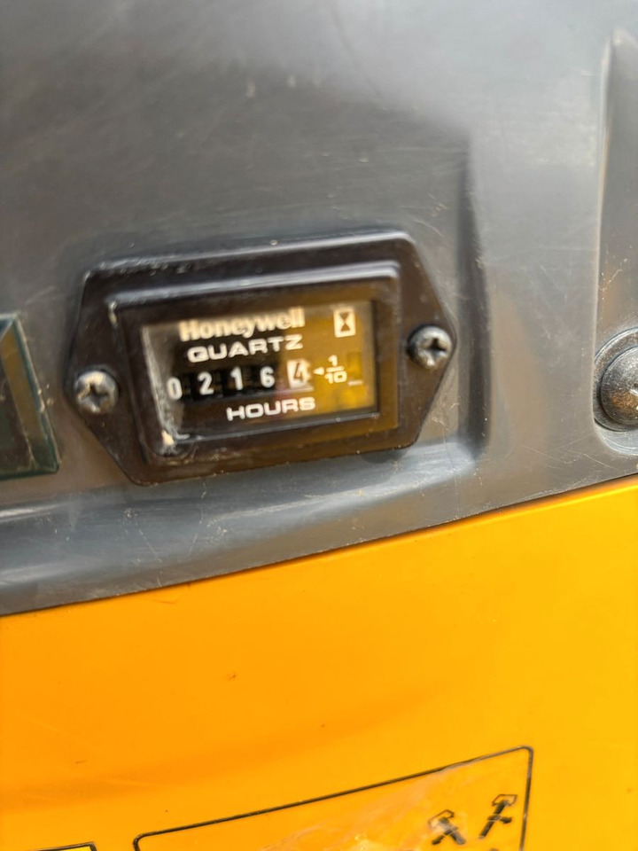 Komatsu PC09-1 - Minigrävmaskin: bild 3 Komatsu PC09-1 - Minigrävmaskin: bild 3