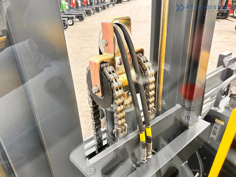 Combilift C4500 / DUPLEX / 4050MM / DIESEL / WIDE POSITIONER / FREE LIFT C4500 / DUPLEX / 4050MM / DIESEL / WIDE POSITIONER / FREE LIFT - 4-vägstruck: bild 2 Combilift C4500 / DUPLEX / 4050MM / DIESEL / WIDE POSITIONER / FREE LIFT C4500 / DUPLEX / 4050MM / DIESEL / WIDE POSITIONER / FREE LIFT - 4-vägstruck: bild 2