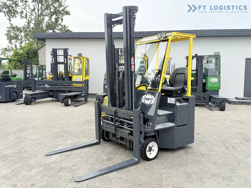 Combilift CB2500 / DUPLEX / 4100MM / DIESEL / FREE LIFT / FORK POSITIONER / SIDE SHIFT / LIKE NEW / Wide range of four-way and side loader - 4-vägstruck: bild 3 Combilift CB2500 / DUPLEX / 4100MM / DIESEL / FREE LIFT / FORK POSITIONER / SIDE SHIFT / LIKE NEW / Wide range of four-way and side loader - 4-vägstruck: bild 3