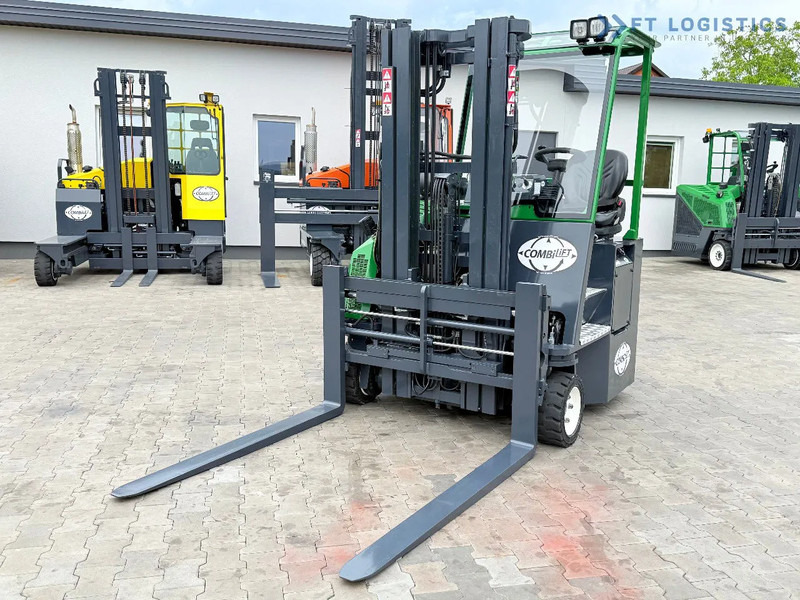 Combilift CB3000 / DIESEL / TRIPLEX 4900MM / FULL FREE LIFT / SIDE SHIFT / FORK POSITIONER / 1500MM FORKS / LIKE NEW CB3000 / DIESEL / TRI - 4-vägstruck: bild 4 Combilift CB3000 / DIESEL / TRIPLEX 4900MM / FULL FREE LIFT / SIDE SHIFT / FORK POSITIONER / 1500MM FORKS / LIKE NEW CB3000 / DIESEL / TRI - 4-vägstruck: bild 4
