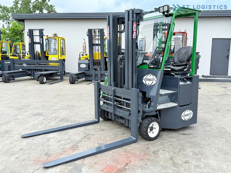 Combilift CB3000 / DIESEL / TRIPLEX 4900MM / FULL FREE LIFT / SIDE SHIFT / FORK POSITIONER / 1500MM FORKS / LIKE NEW CB3000 / DIESEL / TRI - 4-vägstruck: bild 1 Combilift CB3000 / DIESEL / TRIPLEX 4900MM / FULL FREE LIFT / SIDE SHIFT / FORK POSITIONER / 1500MM FORKS / LIKE NEW CB3000 / DIESEL / TRI - 4-vägstruck: bild 1