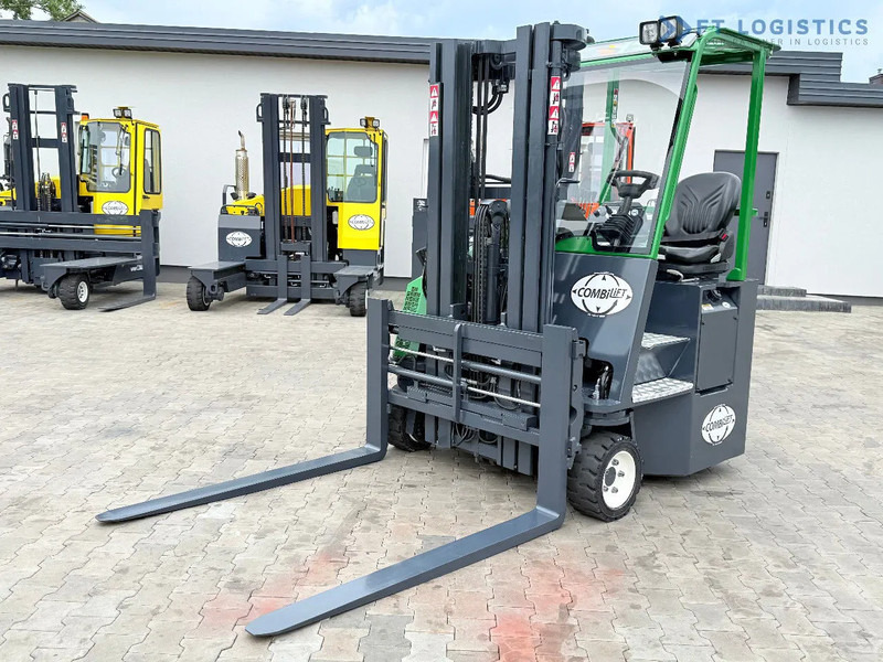 Combilift CB3000 / DIESEL / TRIPLEX 4900MM / FULL FREE LIFT / SIDE SHIFT / FORK POSITIONER / 1500MM FORKS / LIKE NEW CB3000 / DIESEL / TRI - 4-vägstruck: bild 3 Combilift CB3000 / DIESEL / TRIPLEX 4900MM / FULL FREE LIFT / SIDE SHIFT / FORK POSITIONER / 1500MM FORKS / LIKE NEW CB3000 / DIESEL / TRI - 4-vägstruck: bild 3