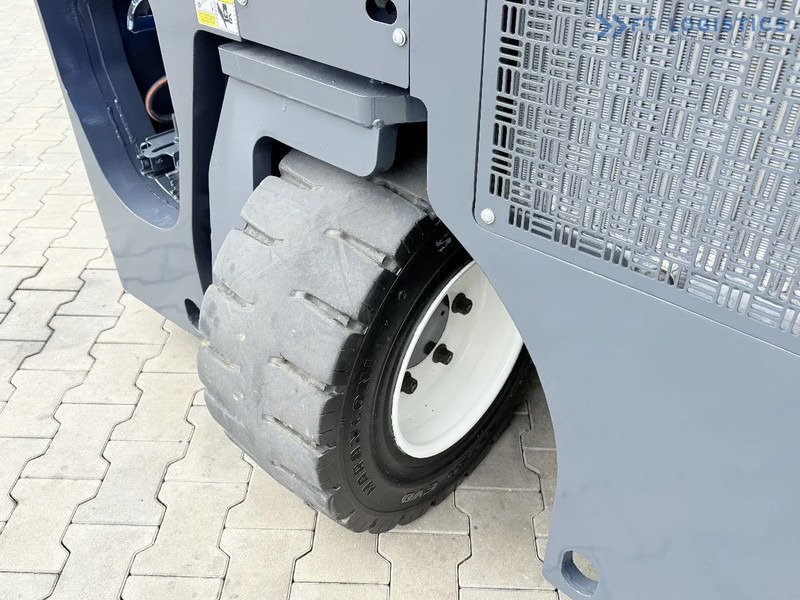 4-vägstruck Combilift CB4000 / GAS / TRIPLEX 5200MM / FREE LIFT / FORK POSITIONER / SIDE SHIFT / EXCELLENT CONDITION / Wide range of four-way and side: bild 8 4-vägstruck Combilift CB4000 / GAS / TRIPLEX 5200MM / FREE LIFT / FORK POSITIONER / SIDE SHIFT / EXCELLENT CONDITION / Wide range of four-way and side: bild 8