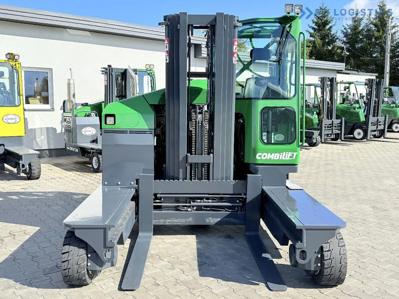 Combilift FOUR-WAY / MULTI-DIRECTIONAL FORKLIFT C4500 / DIESEL / TRIPLEX 4900MM / ONLY 4160 WORKING HOURS / FORK POSITIONER / FULL CABIN W - 4-vägstruck: bild 4 Combilift FOUR-WAY / MULTI-DIRECTIONAL FORKLIFT C4500 / DIESEL / TRIPLEX 4900MM / ONLY 4160 WORKING HOURS / FORK POSITIONER / FULL CABIN W - 4-vägstruck: bild 4
