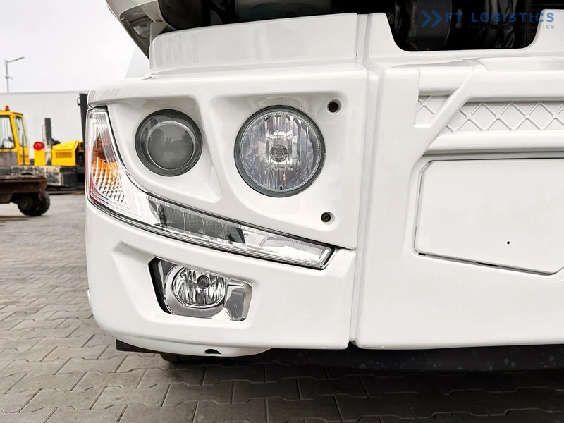 Renault Midlum 250 Renault D 250 / AUTOMATIC / 4X2 / 18 PALLETS / TAIL LIFT / SIDE BOARDS / curtainsider truck - Kapellbil: bild 4 Renault Midlum 250 Renault D 250 / AUTOMATIC / 4X2 / 18 PALLETS / TAIL LIFT / SIDE BOARDS / curtainsider truck - Kapellbil: bild 4