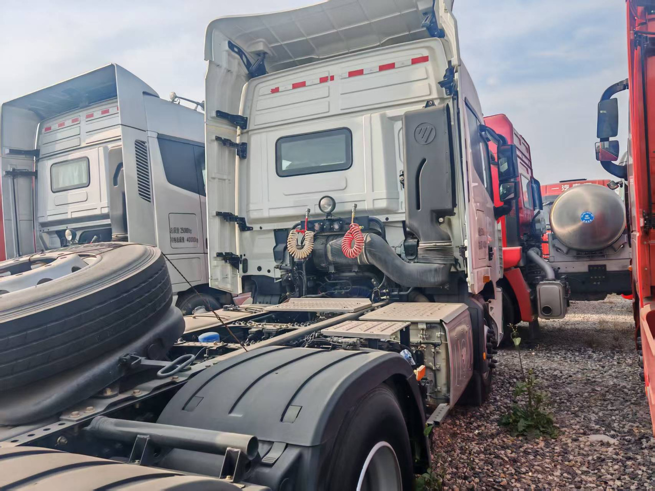 Auman 6×4 - Tippbil semitrailer: bild 4 Auman 6×4 - Tippbil semitrailer: bild 4