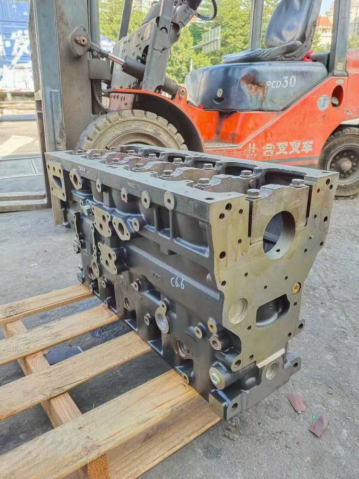 CATERPILLAR C6.6 - Cylinderblock för Grävmaskin: bild 4 CATERPILLAR C6.6 - Cylinderblock för Grävmaskin: bild 4