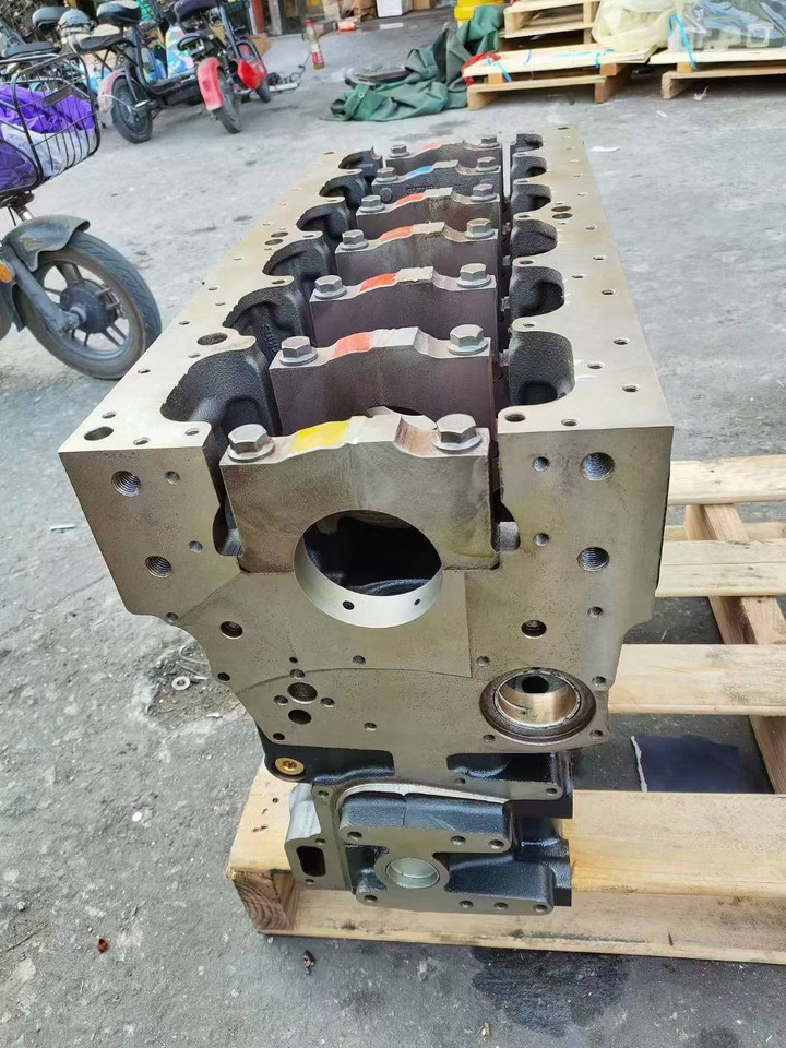 CATERPILLAR C6.6 - Cylinderblock för Grävmaskin: bild 2 CATERPILLAR C6.6 - Cylinderblock för Grävmaskin: bild 2