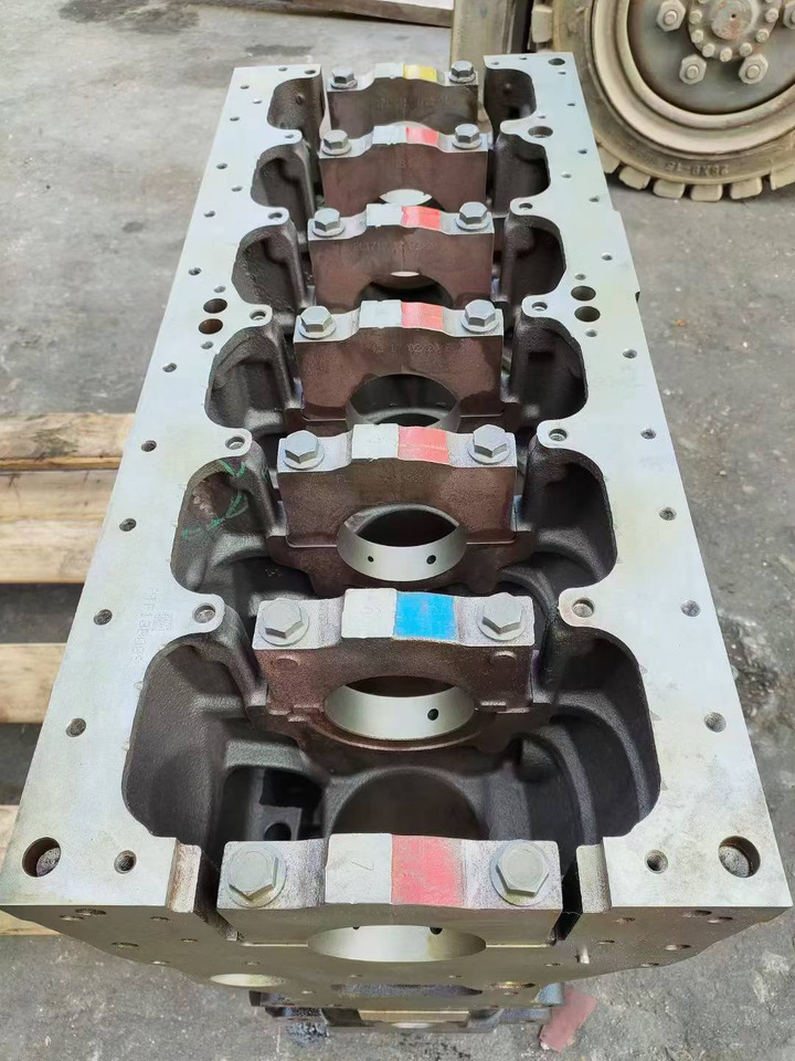 CATERPILLAR C6.6 - Cylinderblock för Grävmaskin: bild 1 CATERPILLAR C6.6 - Cylinderblock för Grävmaskin: bild 1