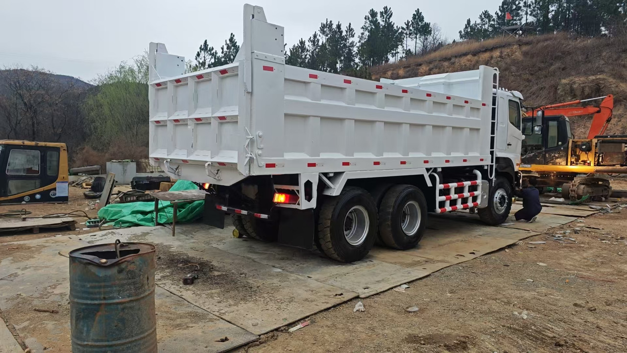 HINO HINO 700 - Tippbil lastbil: bild 4 HINO HINO 700 - Tippbil lastbil: bild 4