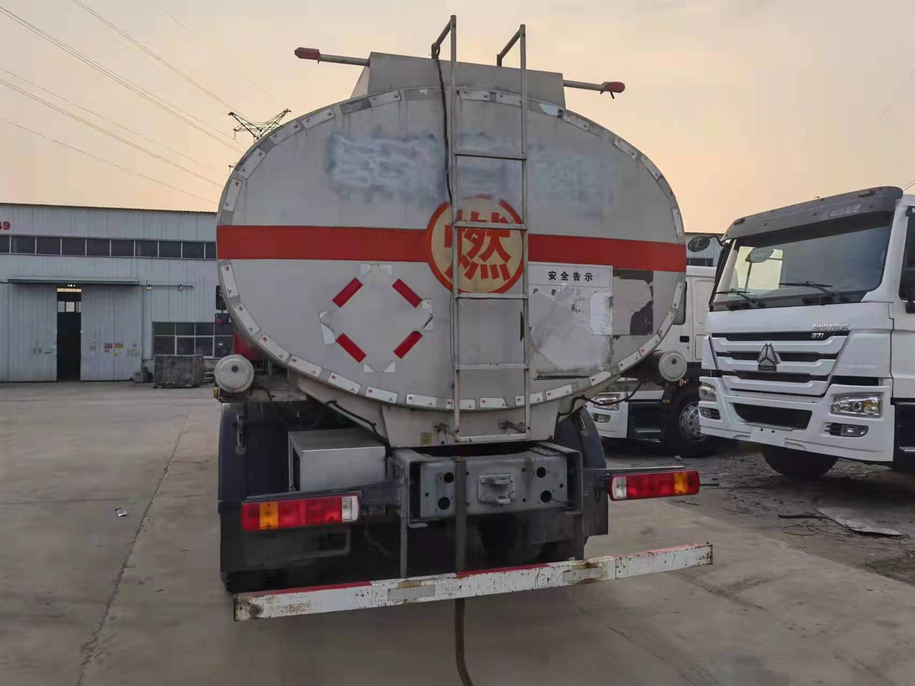 HOWO 20 cubic meters - Tankbil: bild 4 HOWO 20 cubic meters - Tankbil: bild 4