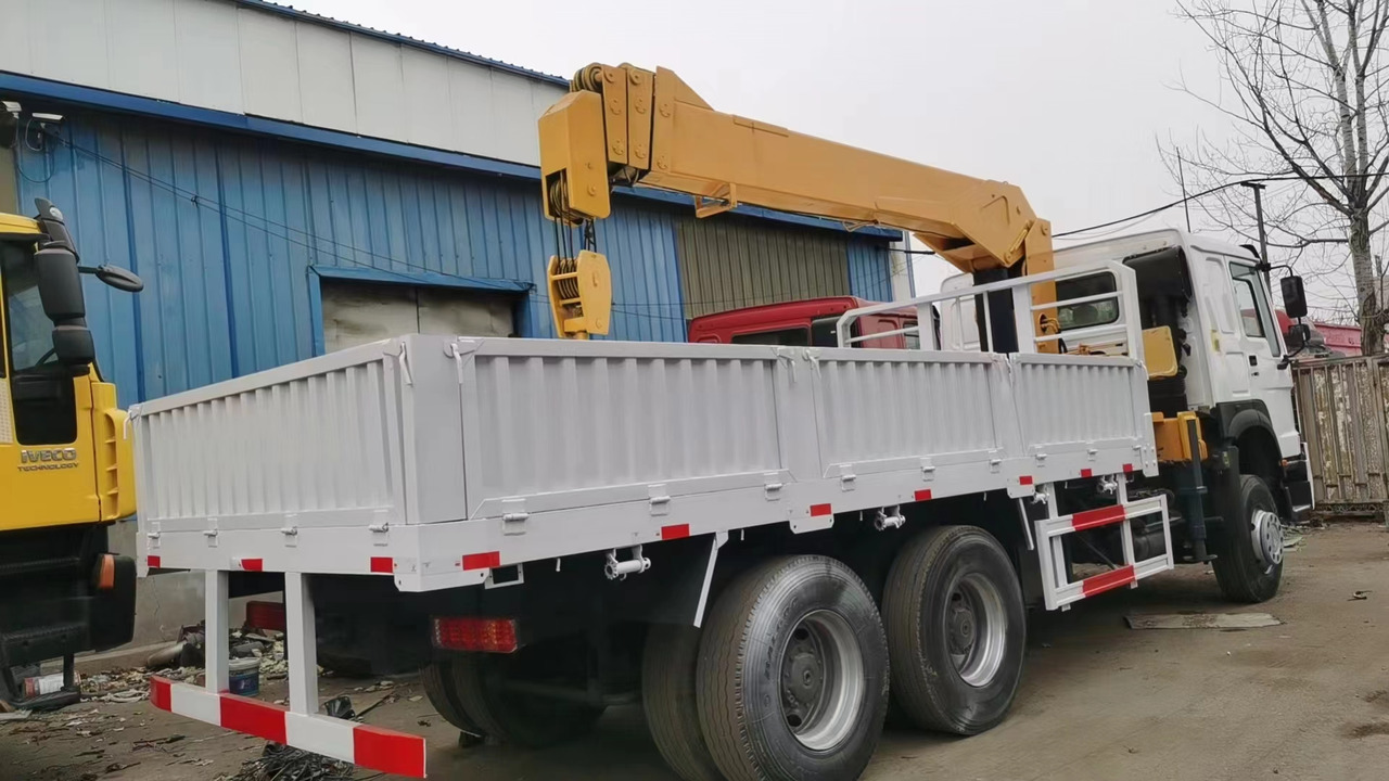 HOWO 371 - Kranbil: bild 3 HOWO 371 - Kranbil: bild 3