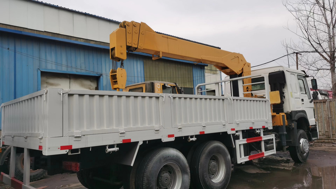 HOWO 371 - Kranbil: bild 2 HOWO 371 - Kranbil: bild 2