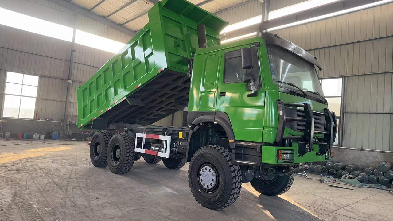 HOWO 6*6 dump truck - Tippbil lastbil: bild 1 HOWO 6*6 dump truck - Tippbil lastbil: bild 1