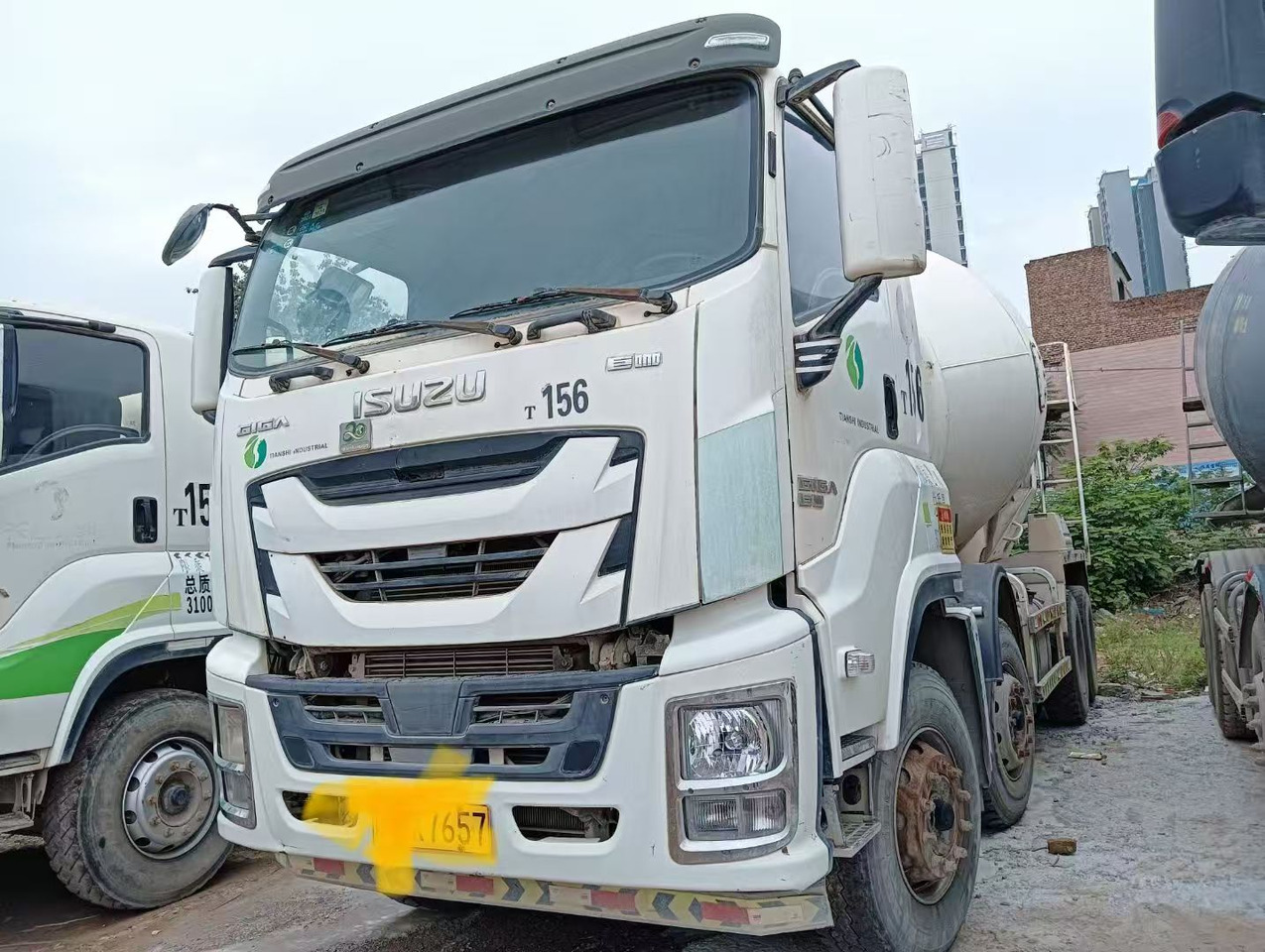 ISUZU ISUZU T156 15 cubic meter mixing tank - Betongblandare: bild 1 ISUZU ISUZU T156 15 cubic meter mixing tank - Betongblandare: bild 1