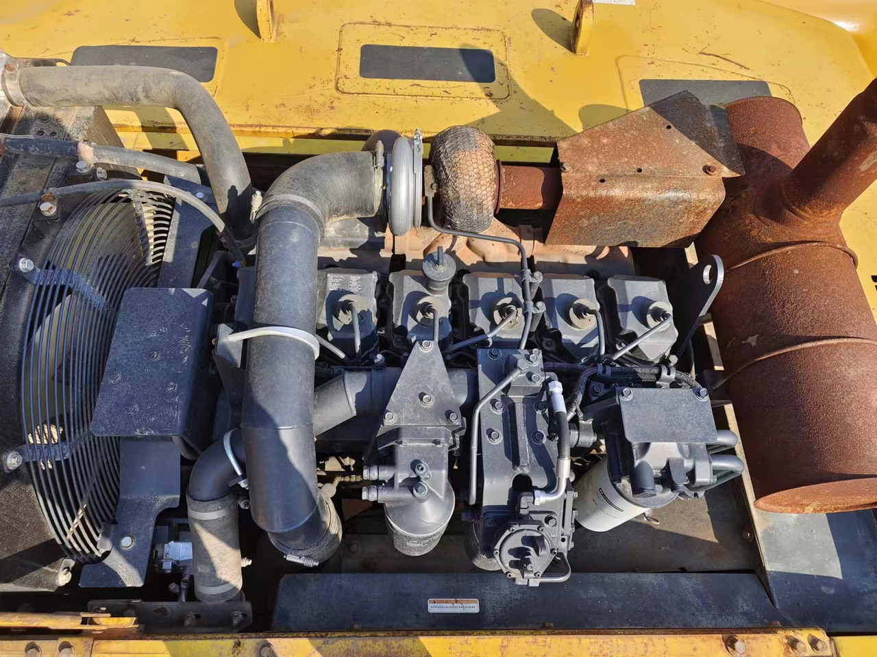 KOMATSU 6D125E - Motor för Grävmaskin: bild 1 KOMATSU 6D125E - Motor för Grävmaskin: bild 1