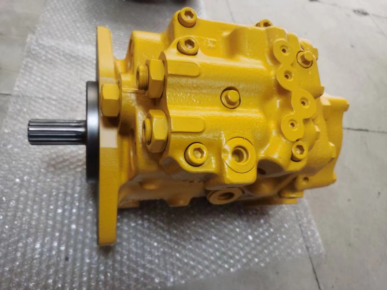 KOMATSU 708-1L-00012 - Hydraulpump för Grävmaskin: bild 1 KOMATSU 708-1L-00012 - Hydraulpump för Grävmaskin: bild 1