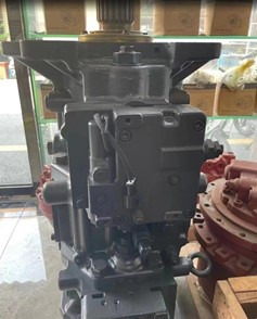 KOMATSU 708-2K-00130 - Hydraulpump för Grävmaskin: bild 1 KOMATSU 708-2K-00130 - Hydraulpump för Grävmaskin: bild 1