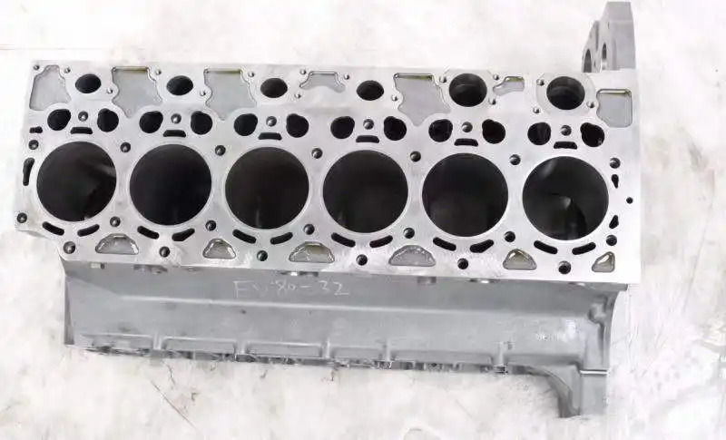 VOLVO D6E - Cylinderblock för Grävmaskin: bild 3 VOLVO D6E - Cylinderblock för Grävmaskin: bild 3