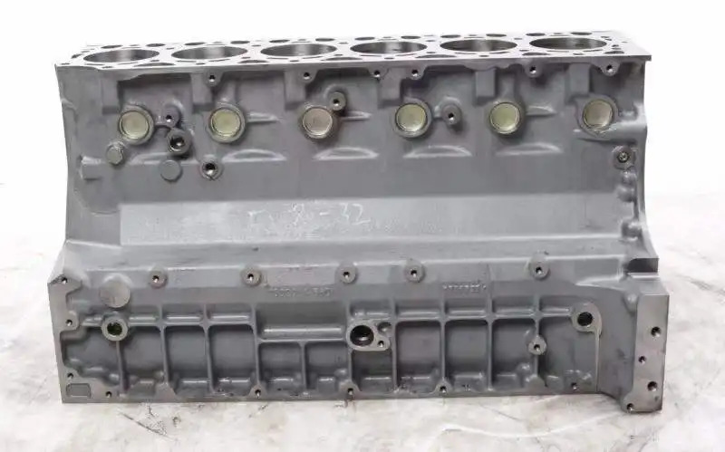 VOLVO D6E - Cylinderblock för Grävmaskin: bild 2 VOLVO D6E - Cylinderblock för Grävmaskin: bild 2