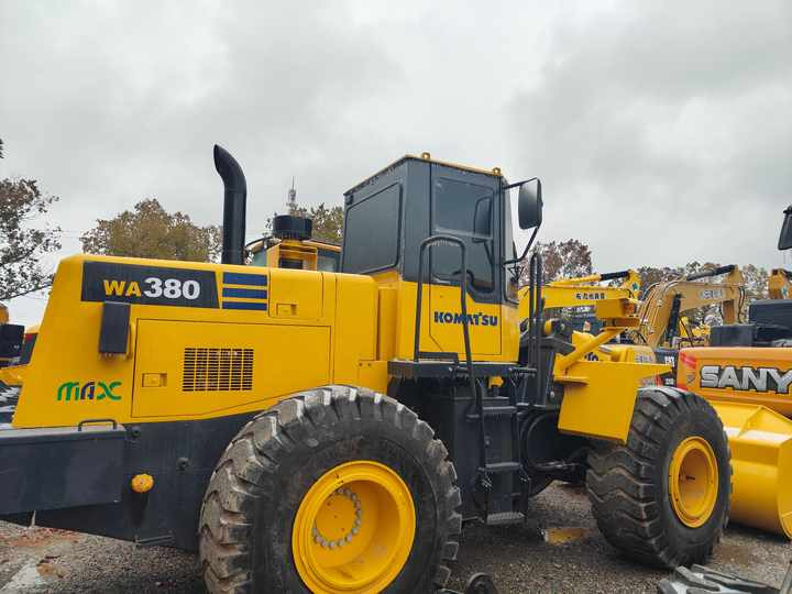 Certified Pre-Owned Komatsu WA380-3 | Heavy-Duty Loader for Mining/ Construction - Price Negotiable! - Hjullastare: bild 4 Certified Pre-Owned Komatsu WA380-3 | Heavy-Duty Loader for Mining/ Construction - Price Negotiable! - Hjullastare: bild 4