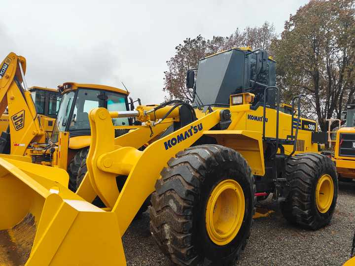 Certified Pre-Owned Komatsu WA380-3 | Heavy-Duty Loader for Mining/ Construction - Price Negotiable! - Hjullastare: bild 3 Certified Pre-Owned Komatsu WA380-3 | Heavy-Duty Loader for Mining/ Construction - Price Negotiable! - Hjullastare: bild 3