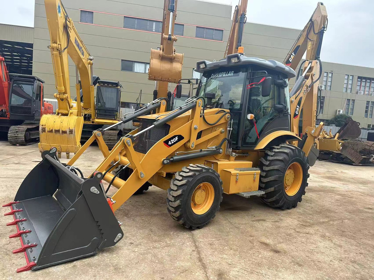 Used Backhoe High Quality CAT 420F - Grävlastare: bild 1 Used Backhoe High Quality CAT 420F - Grävlastare: bild 1