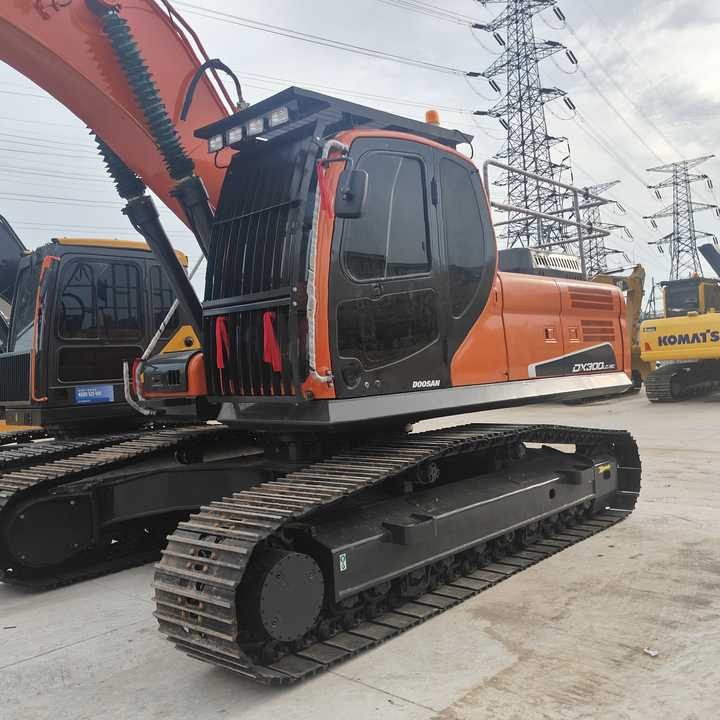 Used Digger DOOSAN DX300 Construction Machinery Construction Digger Used DOOSAN DX300 Cheap Excavator - Bandgrävare: bild 4 Used Digger DOOSAN DX300 Construction Machinery Construction Digger Used DOOSAN DX300 Cheap Excavator - Bandgrävare: bild 4