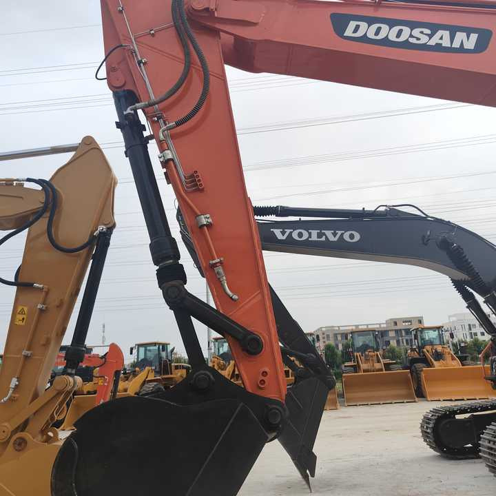 Used Digger DOOSAN DX300 Construction Machinery Construction Digger Used DOOSAN DX300 Cheap Excavator - Bandgrävare: bild 5 Used Digger DOOSAN DX300 Construction Machinery Construction Digger Used DOOSAN DX300 Cheap Excavator - Bandgrävare: bild 5