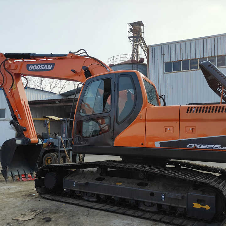Used Excavator Doosan DX225LC-9 Excavators Mini Equipment Earth Moving Machinery Doosan Digger Excavator for Sale - Bandgrävare: bild 3 Used Excavator Doosan DX225LC-9 Excavators Mini Equipment Earth Moving Machinery Doosan Digger Excavator for Sale - Bandgrävare: bild 3