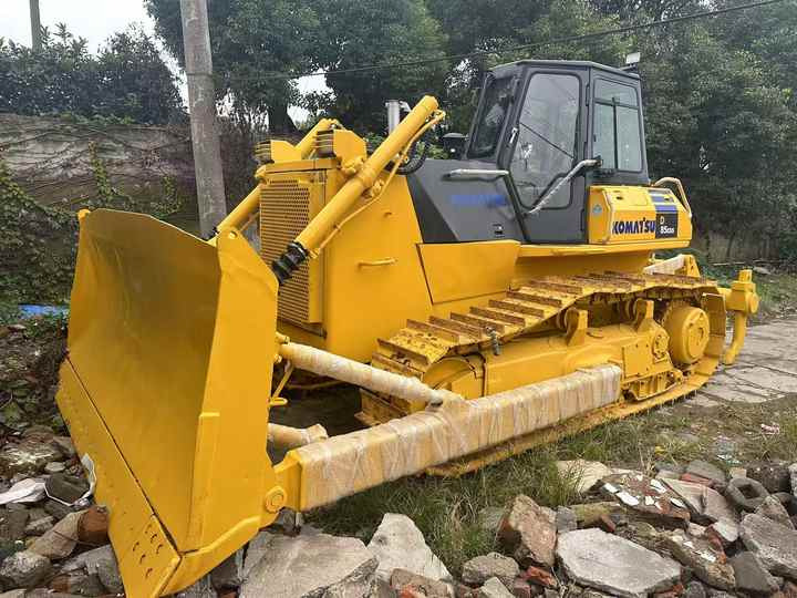 Used Japan Komatsu D85ESS Dozer with Ripper Komatsu D85 Crawler Bulldozer  with Excellent Performance Low Price  for Sale - Bulldozer: bild 2 Used Japan Komatsu D85ESS Dozer with Ripper Komatsu D85 Crawler Bulldozer  with Excellent Performance Low Price  for Sale - Bulldozer: bild 2