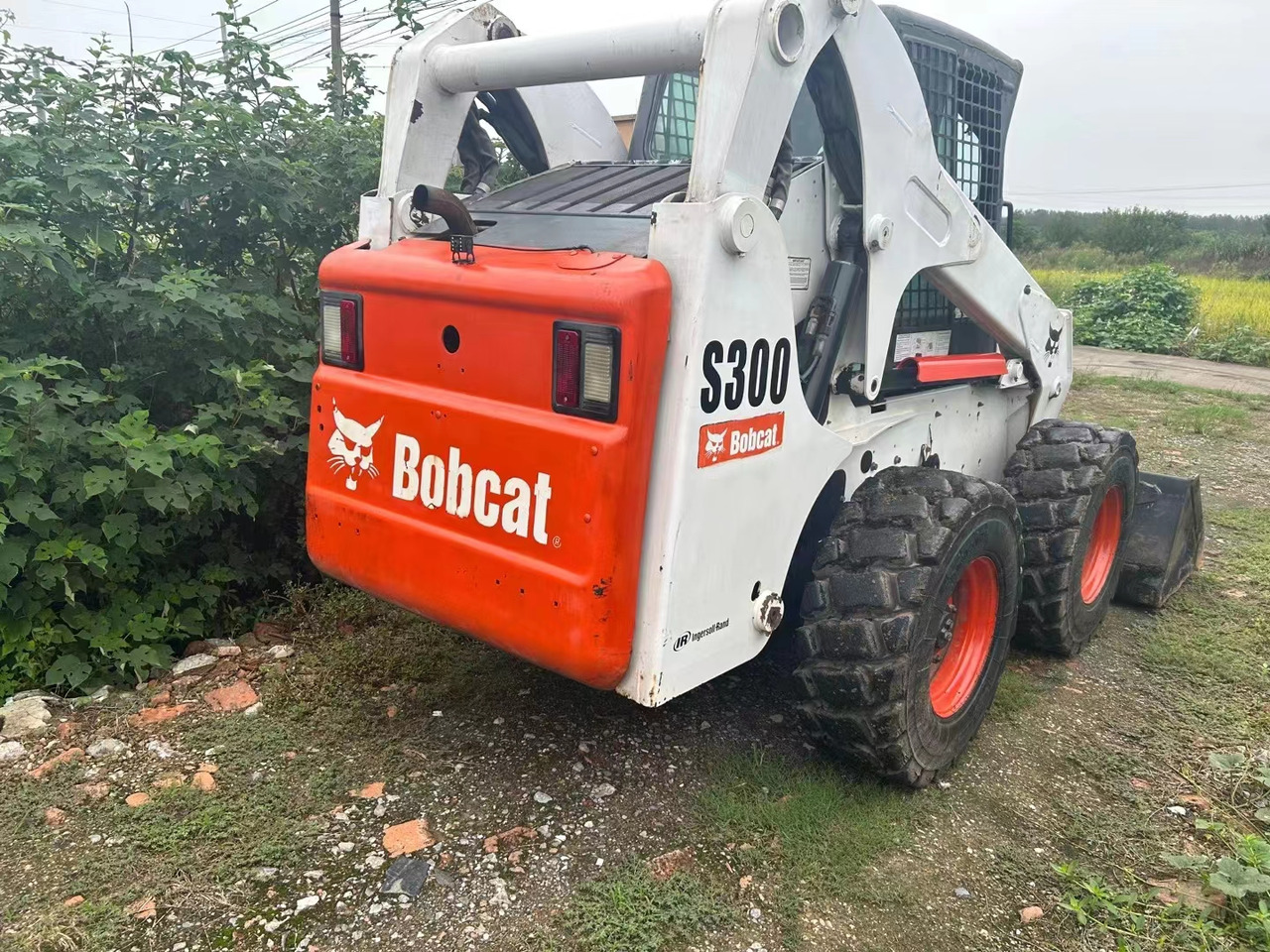 BOBCAT S300 - Kompaktlastare/ Slirstyrda lastare: bild 2 BOBCAT S300 - Kompaktlastare/ Slirstyrda lastare: bild 2