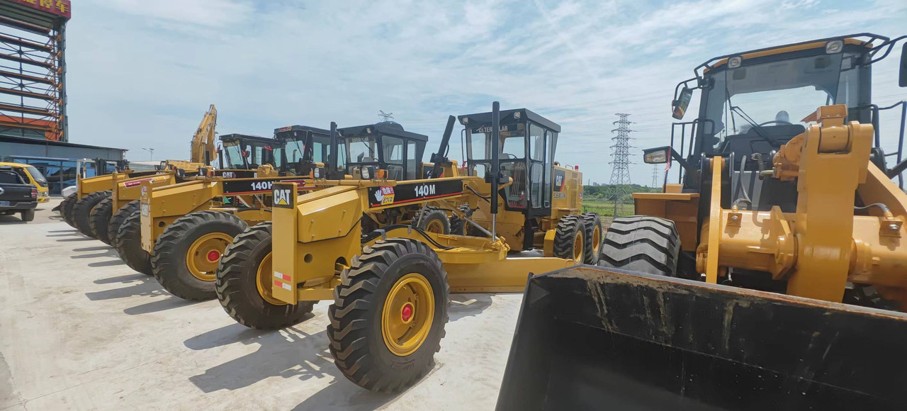 CATERPILLAR 140M - Väghyvel: bild 1 CATERPILLAR 140M - Väghyvel: bild 1