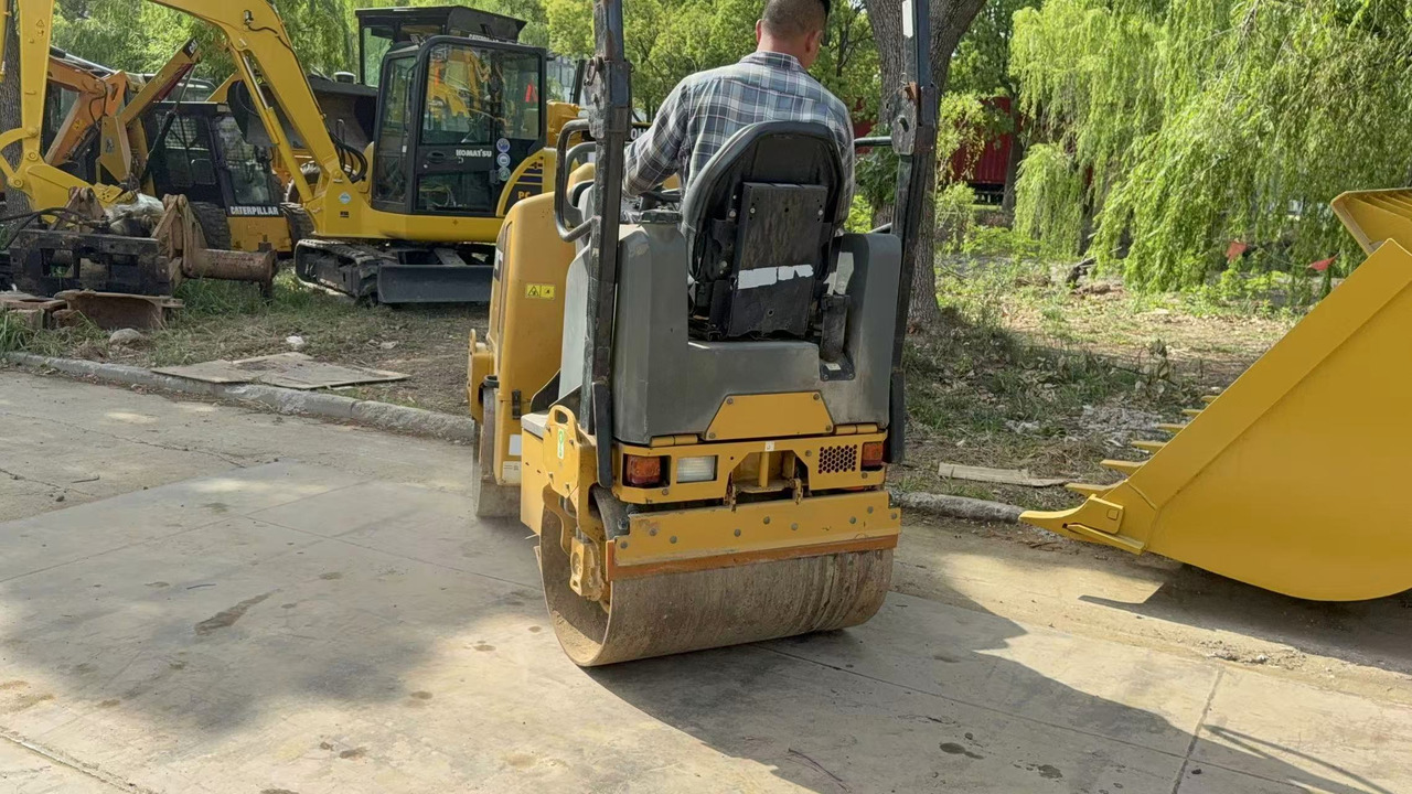 CATERPILLAR CB14B - Asfaltvält: bild 3 CATERPILLAR CB14B - Asfaltvält: bild 3