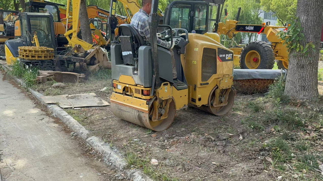CATERPILLAR CB14B - Asfaltvält: bild 1 CATERPILLAR CB14B - Asfaltvält: bild 1