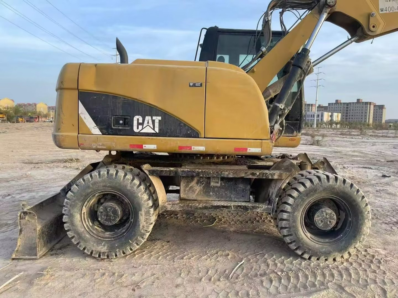 CATERPILLAR M315 - Grävmaskin på däck: bild 1 CATERPILLAR M315 - Grävmaskin på däck: bild 1