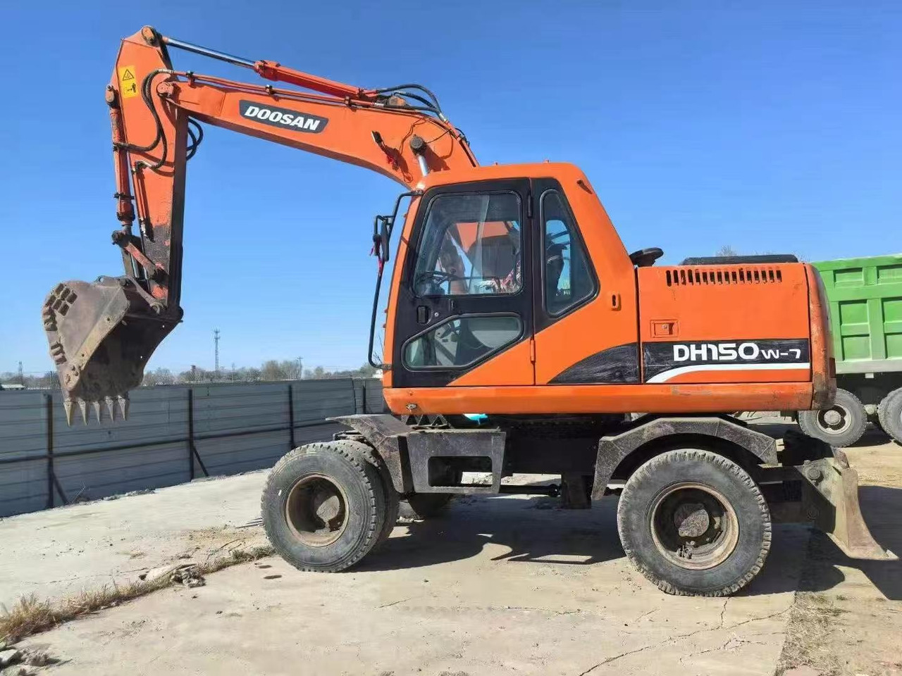 DOOSAN DH150W-7 - Grävmaskin på däck: bild 3 DOOSAN DH150W-7 - Grävmaskin på däck: bild 3