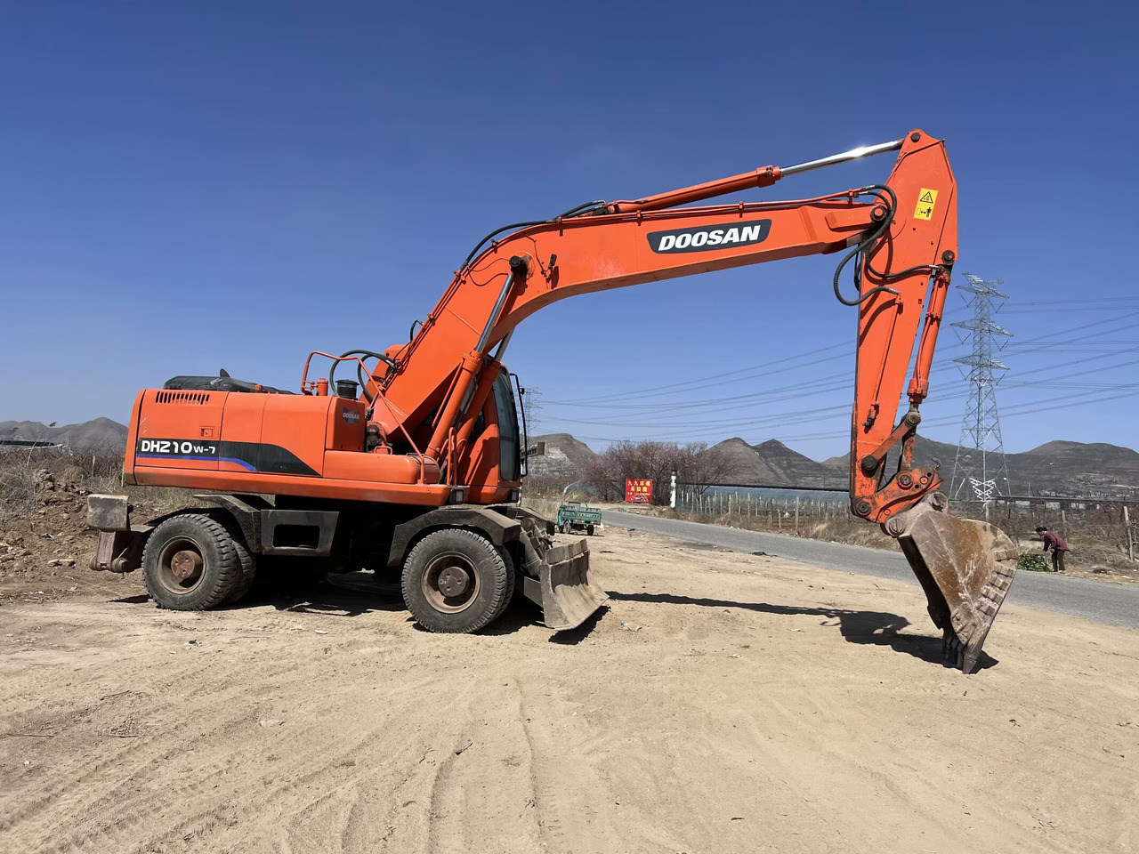 DOOSAN DH210W-7 - Grävmaskin på däck: bild 4 DOOSAN DH210W-7 - Grävmaskin på däck: bild 4
