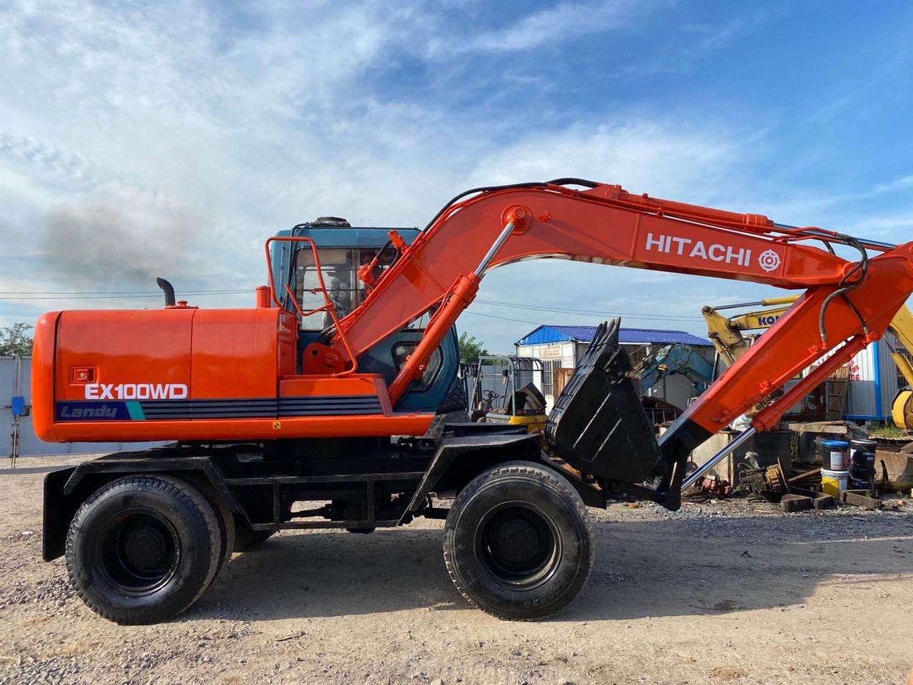 HITACHI EX100WD - Grävmaskin på däck: bild 1 HITACHI EX100WD - Grävmaskin på däck: bild 1