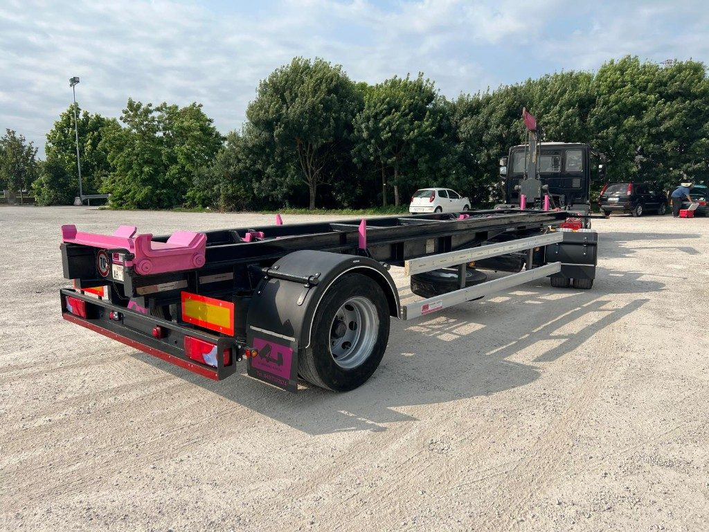 ATLAS RIMORCHIO ATLAS SCARRABILE - Lastväxlarsläp/ Liftdumpersläp: bild 4 ATLAS RIMORCHIO ATLAS SCARRABILE - Lastväxlarsläp/ Liftdumpersläp: bild 4