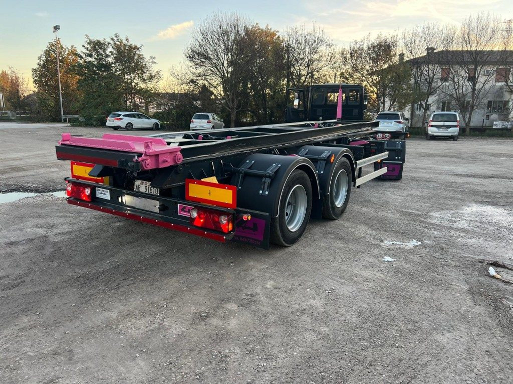 CARDI RIMORCHIO CARDI SCARRABILE RIBALTABILE - Lastväxlarsläp/ Liftdumpersläp: bild 1 CARDI RIMORCHIO CARDI SCARRABILE RIBALTABILE - Lastväxlarsläp/ Liftdumpersläp: bild 1