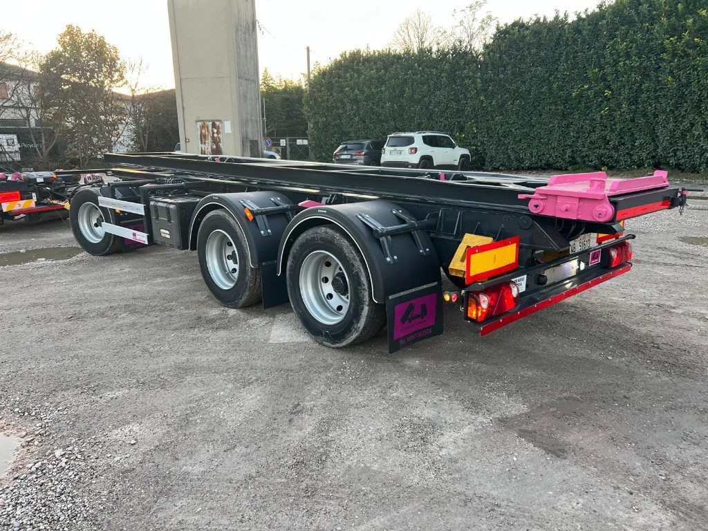 CARDI RIMORCHIO CARDI SCARRABILE RIBALTABILE - Lastväxlarsläp/ Liftdumpersläp: bild 2 CARDI RIMORCHIO CARDI SCARRABILE RIBALTABILE - Lastväxlarsläp/ Liftdumpersläp: bild 2