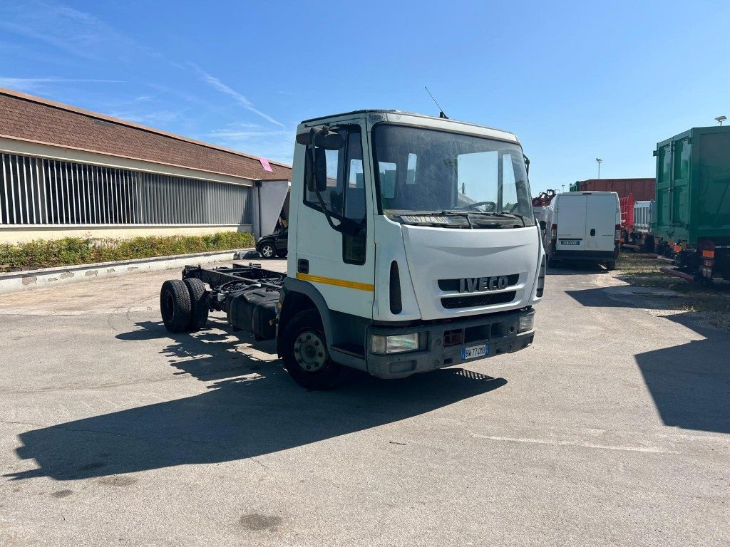 IVECO 80E15 A TELAIO - Chassi lastbil: bild 2 IVECO 80E15 A TELAIO - Chassi lastbil: bild 2