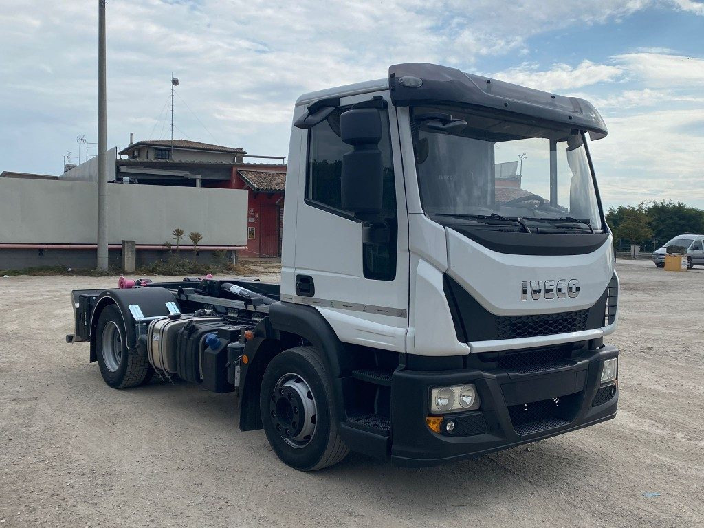 IVECO EUROCARGO 120E25 SCARRABILE - Lastväxlare lastbil: bild 2 IVECO EUROCARGO 120E25 SCARRABILE - Lastväxlare lastbil: bild 2