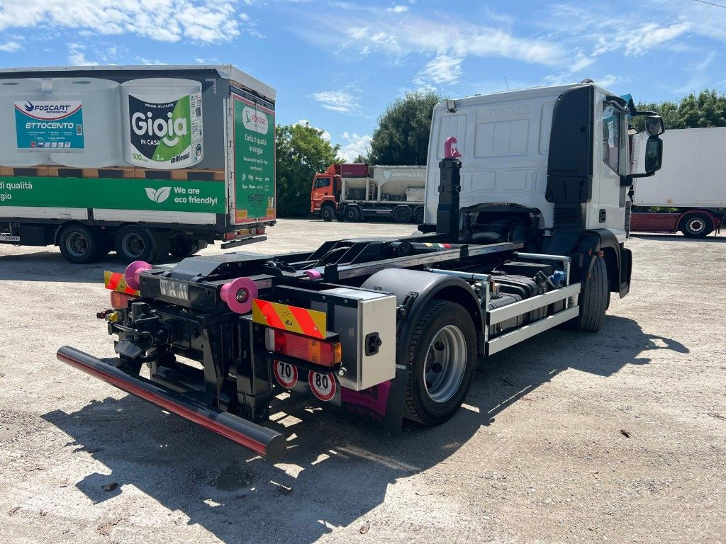 IVECO EUROCARGO 120E28 CON SCARRABILE NUOVO - Lastväxlare lastbil: bild 5 IVECO EUROCARGO 120E28 CON SCARRABILE NUOVO - Lastväxlare lastbil: bild 5