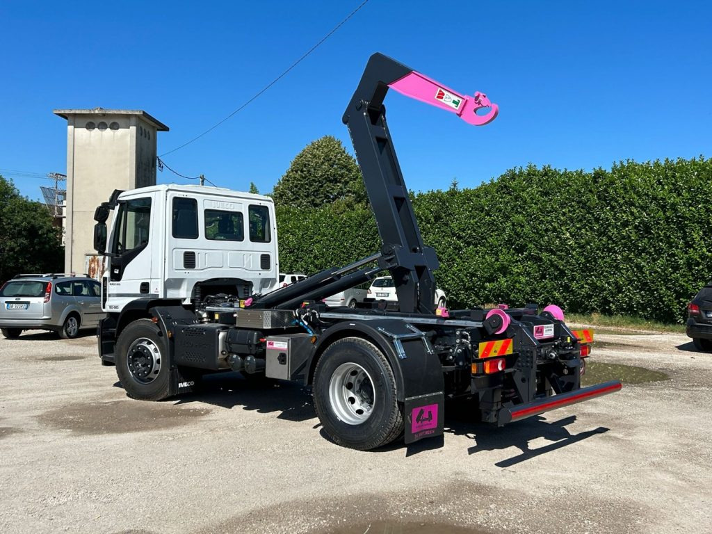 IVECO EUROCARGO 180E32K NUOVO SCARRABILE - Lastväxlare lastbil: bild 4 IVECO EUROCARGO 180E32K NUOVO SCARRABILE - Lastväxlare lastbil: bild 4