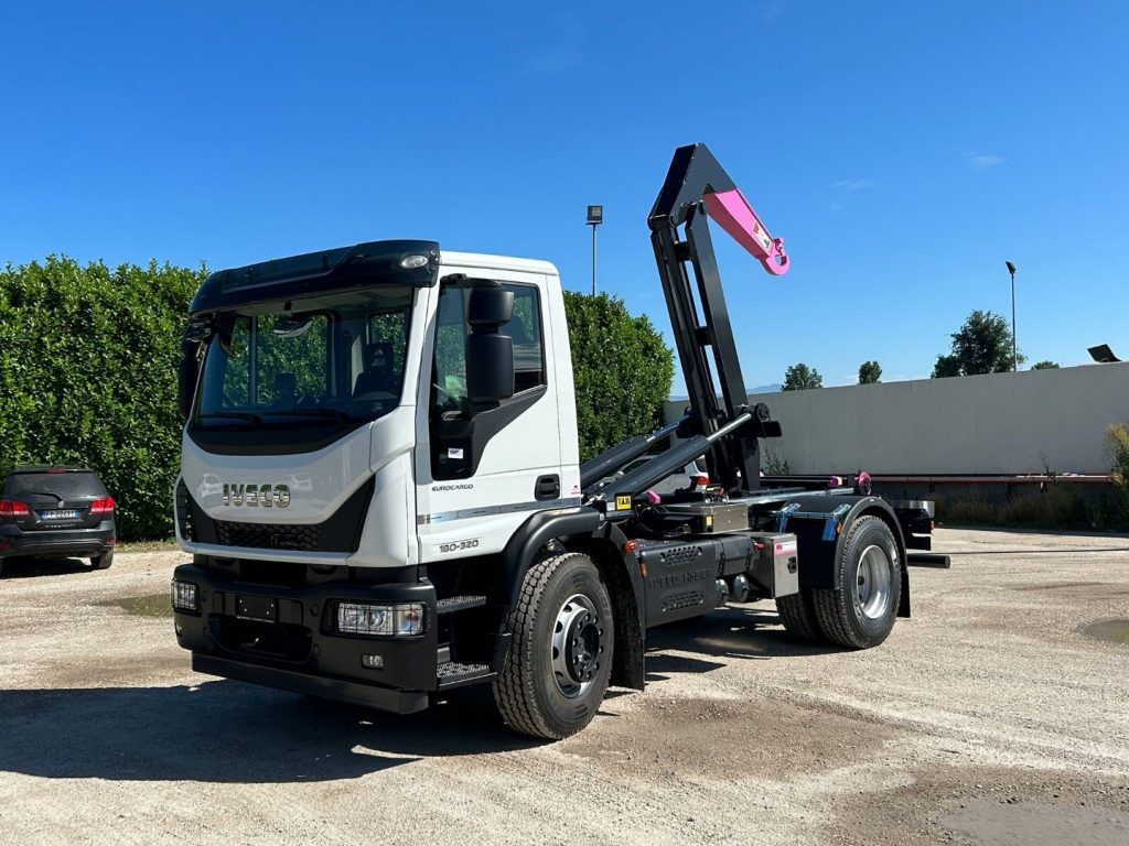 IVECO EUROCARGO 180E32K NUOVO SCARRABILE - Lastväxlare lastbil: bild 1 IVECO EUROCARGO 180E32K NUOVO SCARRABILE - Lastväxlare lastbil: bild 1