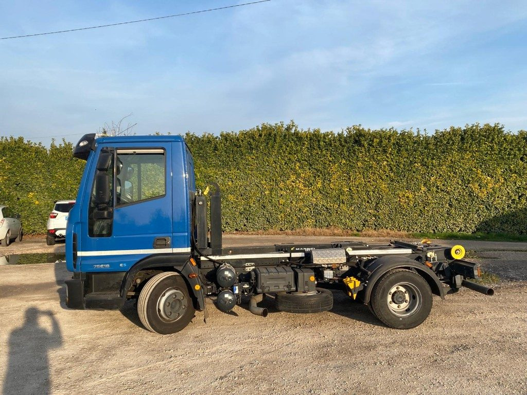 IVECO EUROCARGO 75E18 SCARRABILE - Lastväxlare lastbil: bild 3 IVECO EUROCARGO 75E18 SCARRABILE - Lastväxlare lastbil: bild 3