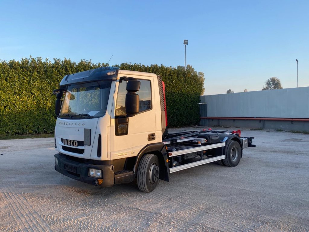 IVECO EUROCARGO 80 E18 CON IMPIANTO SCARRABILE NUO - Lastväxlare lastbil: bild 3 IVECO EUROCARGO 80 E18 CON IMPIANTO SCARRABILE NUO - Lastväxlare lastbil: bild 3